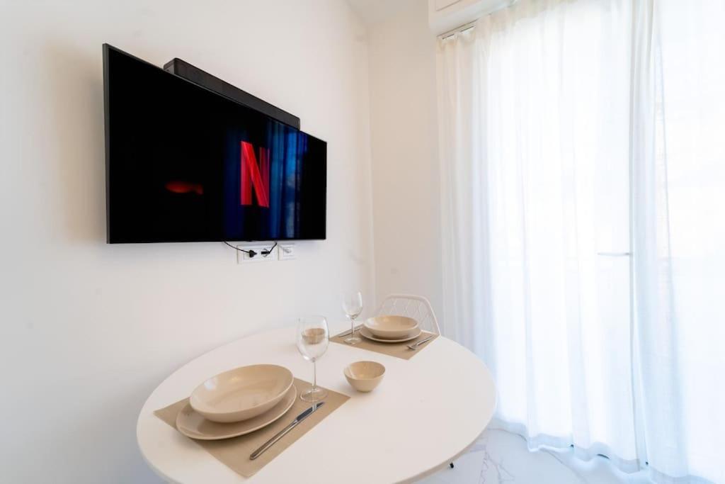 Elegante E Moderno Appartamento-colin Sanremo